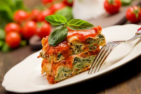 delicious homemade lasagne with ricotta cheese and spinach on wooden table Stockbilder - Microstock & Abonnement, Bildnummer: 400-05888041