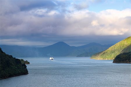 simsearch:400-04483118,k - Interisland ferry leaving Picton in the South Island of New Zealand Photographie de stock - Aubaine LD & Abonnement, Code: 400-05888363