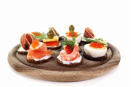 simsearch:400-05881424,k - different canapes on a wooden board on a white background Stockbilder - Microstock & Abonnement, Bildnummer: 400-05881429
