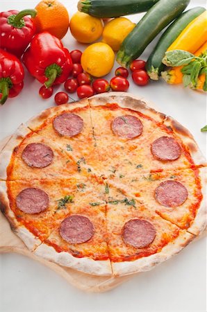 simsearch:400-07314797,k - Italian original thin crust pepperoni pizza with fresh vegetables on background Photographie de stock - Aubaine LD & Abonnement, Code: 400-05881896