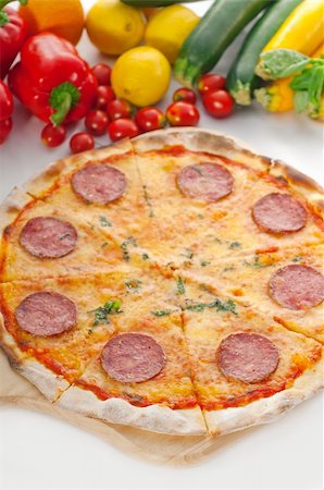 simsearch:400-07314797,k - Italian original thin crust pepperoni pizza with fresh vegetables on background Photographie de stock - Aubaine LD & Abonnement, Code: 400-05881914