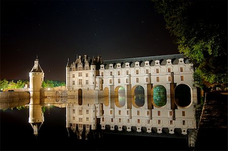 river cher - The romantic Chenonceau castle by night. France Photographie de stock - Aubaine LD & Abonnement, Code: 400-05882062