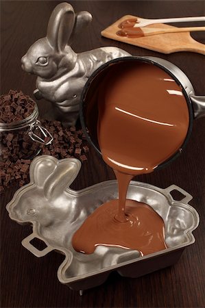 Photo of melted milk chocolate being poured into a aluminum mold of a bunny for an Easter treat. Photographie de stock - Aubaine LD & Abonnement, Code: 400-05882123