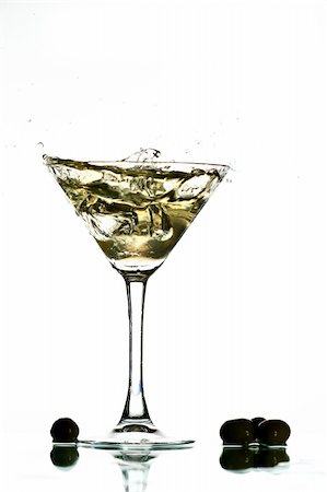 spilled alcoholic drink on bar - martini splash on white bar background Stock Photo - Budget Royalty-Free & Subscription, Code: 400-05882913