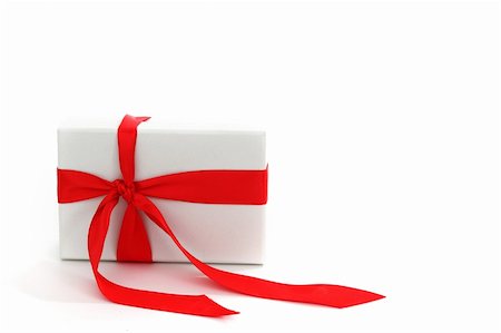 simsearch:400-05747950,k - white christmas gift with red ribbon Foto de stock - Super Valor sin royalties y Suscripción, Código: 400-05882954