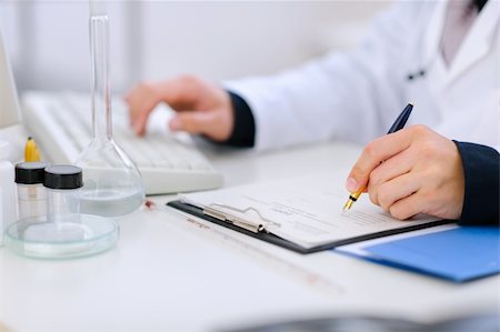 simsearch:400-07099882,k - Close-up on hands of medical doctor working at office table Photographie de stock - Aubaine LD & Abonnement, Code: 400-05883645