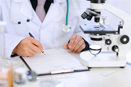 simsearch:400-07099882,k - Close-up on hands of medical doctor working at office table Photographie de stock - Aubaine LD & Abonnement, Code: 400-05883640