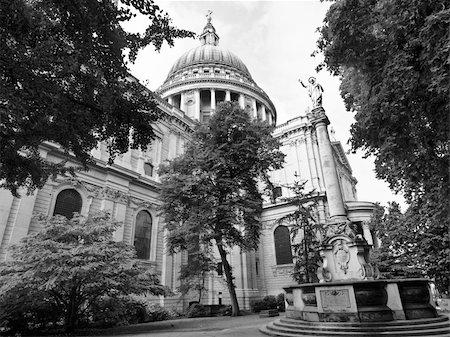 dom - St Paul Cathedral in London United Kingdom (UK) Foto de stock - Super Valor sin royalties y Suscripción, Código: 400-05883791