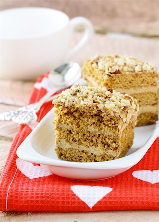 streusel - Traditional honey cake on plate Stock Photo - Budget Royalty-Free & Subscription, Code: 400-05894014