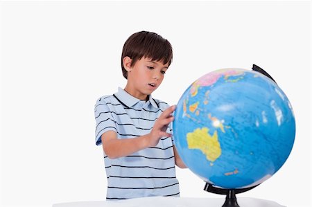 simsearch:400-04633938,k - Boy looking at a globe against a white background Stock Photo - Budget Royalty-Free & Subscription, Code: 400-05896309