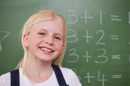 simsearch:400-05894745,k - Blonde schoolgirl posing in front of a blackboard Stockbilder - Microstock & Abonnement, Bildnummer: 400-05896377