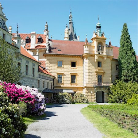 simsearch:400-05690633,k - Pruhonice chateau, Czech Republic Photographie de stock - Aubaine LD & Abonnement, Code: 400-05897061