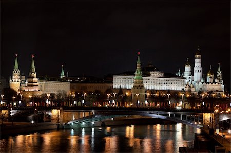 simsearch:400-07817785,k - Night view of the Kremlin from Moscow River Moscow, Russia Photographie de stock - Aubaine LD & Abonnement, Code: 400-05897446