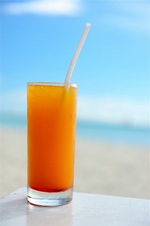 Cocktail at the beach,  shallow depth of field Stock Photo - Budget Royalty-Free & Subscription, Code: 400-05897567