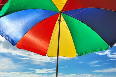 simsearch:400-05897554,k - Colorful parasol at the beach Foto de stock - Super Valor sin royalties y Suscripción, Código: 400-05897568