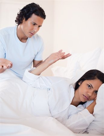 snoring couple - Young couple having a dispute in the bedroom Photographie de stock - Aubaine LD & Abonnement, Code: 400-05897668