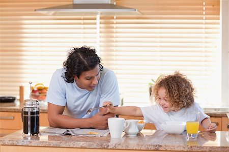 simsearch:400-04708507,k - Young father and daughter having breakfast in the kitchen together Stock Photo - Budget Royalty-Free & Subscription, Code: 400-05897719