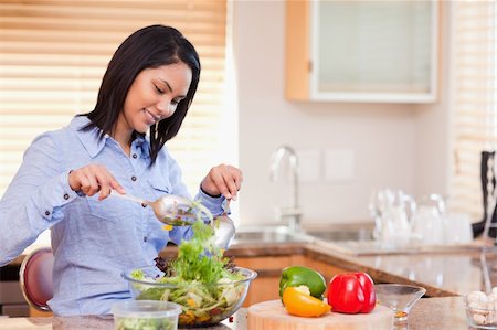 simsearch:400-05751129,k - Young woman stirring salad Stockbilder - Microstock & Abonnement, Bildnummer: 400-05897761