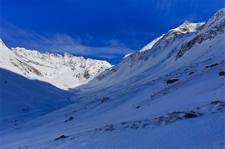 simsearch:400-07298343,k - winter mountain landscape with a blue sky, Fagaras Mountains, Romania Fotografie stock - Microstock e Abbonamento, Codice: 400-05898860