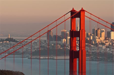 simsearch:400-03917261,k - Image of Golden Gate Bridge with San Francisco skyline in the background. Stockbilder - Microstock & Abonnement, Bildnummer: 400-05898965