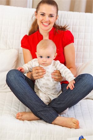 simsearch:400-05899075,k - Adorable baby sitting on mothers laps Fotografie stock - Microstock e Abbonamento, Codice: 400-05899082