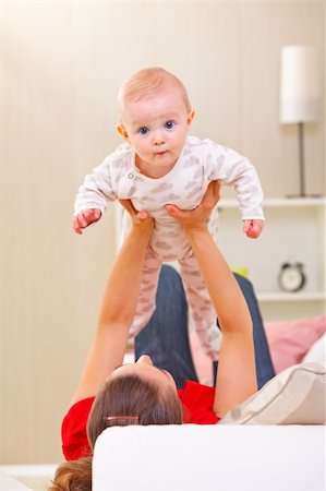 simsearch:400-05899075,k - Baby playing with mother on divan Fotografie stock - Microstock e Abbonamento, Codice: 400-05899102