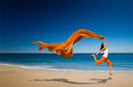 simsearch:400-06077546,k - Beautiful young woman jumping on the beach with a colored tissue Stockbilder - Microstock & Abonnement, Bildnummer: 400-05890021