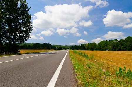 empty country road at summer in Tossa del Mar, Spain Foto de stock - Super Valor sin royalties y Suscripción, Código: 400-05890272