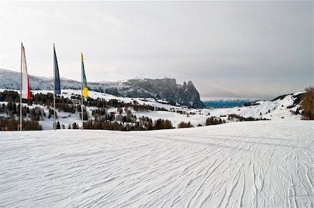 simsearch:400-04786819,k - Skii track in winter time on Ortisei Mountains Stockbilder - Microstock & Abonnement, Bildnummer: 400-05891029