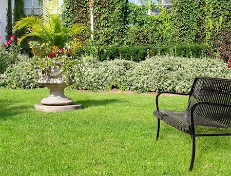 Sunny day in garden with bench and flowers in  sculptural stone planter Photographie de stock - Aubaine LD & Abonnement, Code: 400-05891541