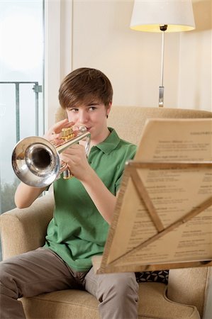 pupitre (musique) - Photo of a teenage male practicing his trumpet at home. Photographie de stock - Aubaine LD & Abonnement, Code: 400-05892043