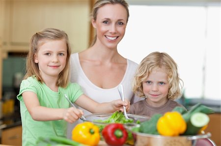 simsearch:400-04792006,k - Woman with her children preparing salad together Stock Photo - Budget Royalty-Free & Subscription, Code: 400-05893048