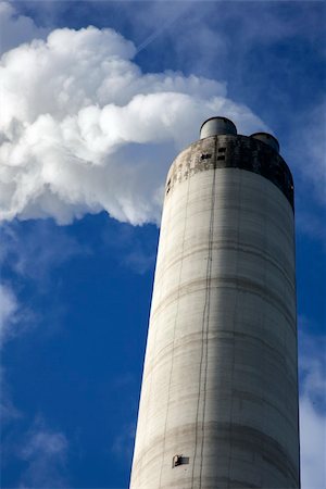smoke factory waste - chimney with blue sky Foto de stock - Super Valor sin royalties y Suscripción, Código: 400-05893817