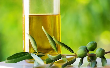 simsearch:400-03914146,k - Olives on branch  and oliveoil. Photographie de stock - Aubaine LD & Abonnement, Code: 400-05893869
