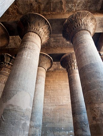 Columns in the ancient egyptian temple of Khnum at Esna with hieroglyphic carvings Stockbilder - Microstock & Abonnement, Bildnummer: 400-05904440