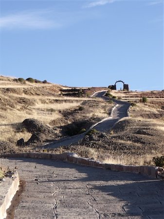 A winding pathway leads to a shone archway gate in the distance, a perfect metaphor for a goal in the future. Photographie de stock - Aubaine LD & Abonnement, Code: 400-05904548