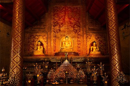 simsearch:400-05297167,k - "Phra Sihing Buddha" Thai gold statues and art background of northern Thailand Fotografie stock - Microstock e Abbonamento, Codice: 400-05904639
