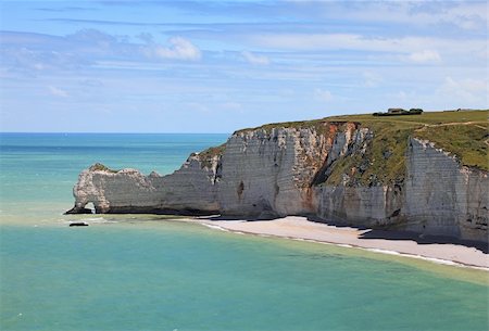 etretat - La Falaise d'Amont in Etretat on the Upper Normandy coast in the North of France. The place is very famous for at least three reasons: 1.It features three famous natural arches, one of which you can see in this image: Port d'Amont. 2.It is a place which attracted the most famous impressionist painters as Monet,Courbet or Boudin and the whole coast is a hiking trail on the impressionists' path. 3.T Photographie de stock - Aubaine LD & Abonnement, Code: 400-05904677