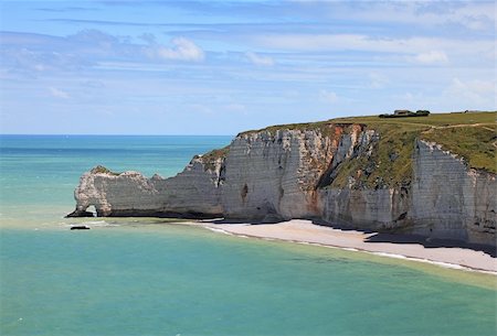 La Falaise d'Amont in Etretat on the Upper Normandy coast in the North of France. The place is very famous for at least three reasons: 1.It features three famous natural arches, one of which you can see in this image: Port d'Amont. 2.It is a place which attracted the most famous impressionist painters as Monet,Courbet or Boudin and the whole coast is a hiking trail on the impressionists' path. 3.T Photographie de stock - Aubaine LD & Abonnement, Code: 400-05904677