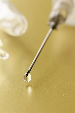 Close-up of vaccine drop on syringe needle Stockbilder - Microstock & Abonnement, Bildnummer: 400-05904670