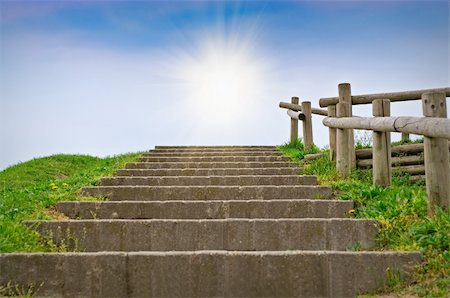 Wooden staircase and banister in the park Foto de stock - Super Valor sin royalties y Suscripción, Código: 400-05904931