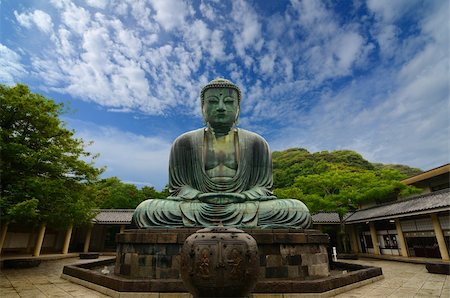 The Great Buddha (Daibutsu) on the grounds of Kotokuin Temple in Kamakura, Japan. Foto de stock - Royalty-Free Super Valor e Assinatura, Número: 400-05905115