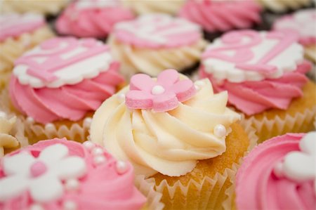 pink cupcake flowers - Pink and white Cupcakes for a 21st birthday Stock Photo - Budget Royalty-Free & Subscription, Code: 400-05906852