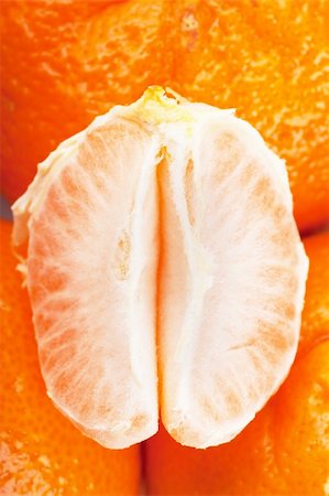 simsearch:400-08814206,k - Closeup view of a slice of tangerine Photographie de stock - Aubaine LD & Abonnement, Code: 400-05907100