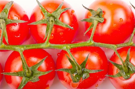 simsearch:400-06855989,k - Some fresh ripe cherry tomatoes on a branch Photographie de stock - Aubaine LD & Abonnement, Code: 400-05907102