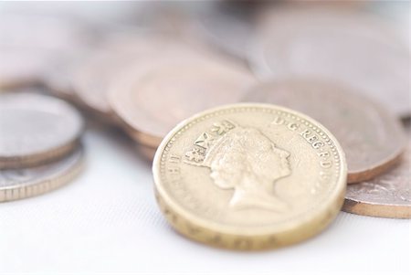 swellphotography (artist) - Spilled coins, focus on £1 coin. Sterling. Photographie de stock - Aubaine LD & Abonnement, Code: 400-05907271