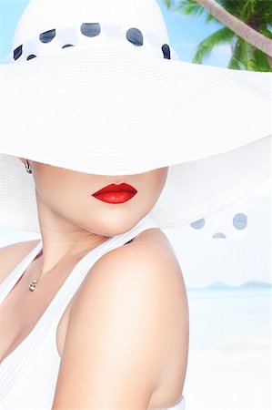 simsearch:400-05906960,k - portrait of young beautiful woman in  white hat Photographie de stock - Aubaine LD & Abonnement, Code: 400-05907724