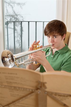 pupitre (musique) - Photo of a teenage male practicing his trumpet at home. Photographie de stock - Aubaine LD & Abonnement, Code: 400-05907800