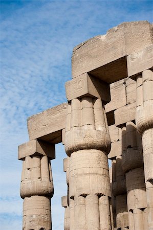 Large columns at an ancient egyptian temple in Luxor Stockbilder - Microstock & Abonnement, Bildnummer: 400-05907913