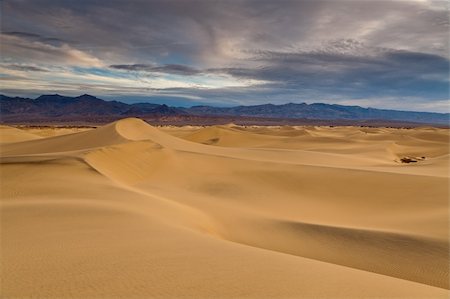 simsearch:614-09277146,k - Image of Mesquite Dunes in Death Valley National Park, California, USA. Photographie de stock - Aubaine LD & Abonnement, Code: 400-05909483